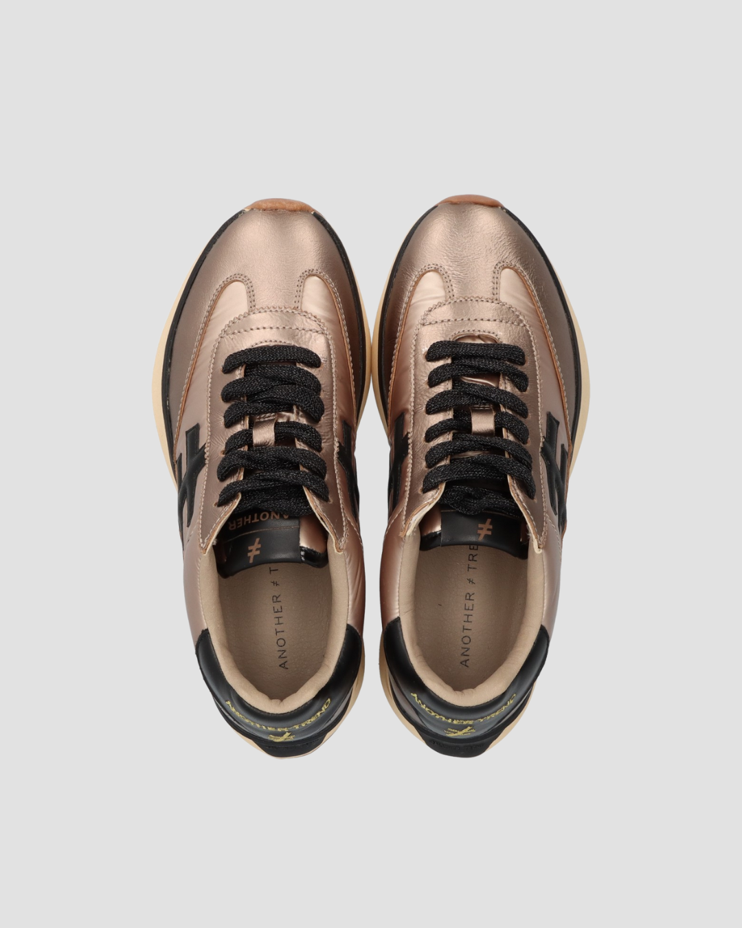 Zapatillas bronce y negra