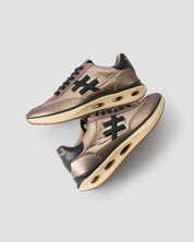 Sneakers deportivas en color bronce