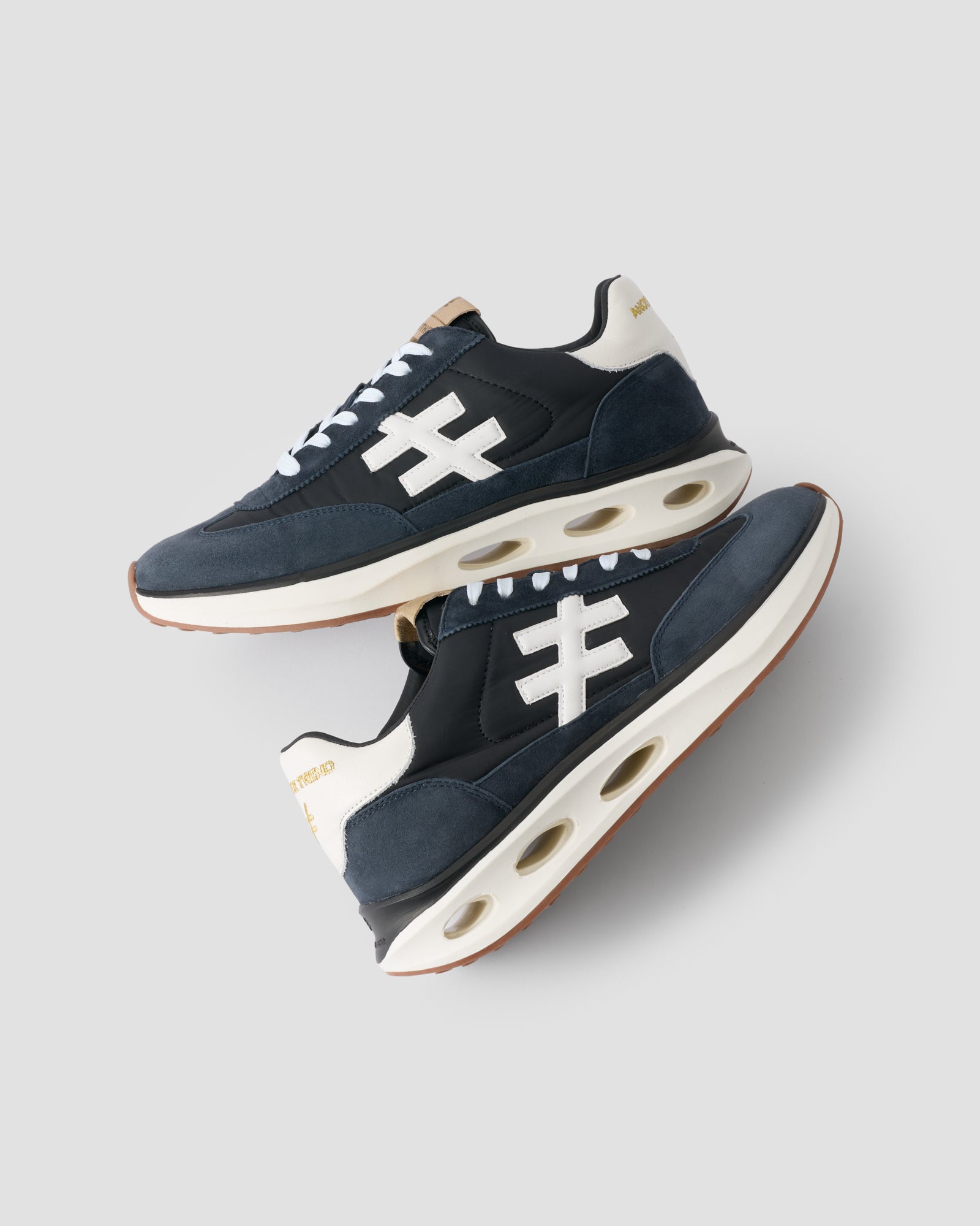 Sneakers con suela de goma y transpirables