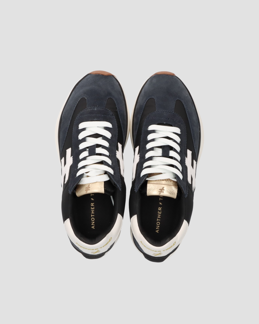 Sneakers negro y blanco