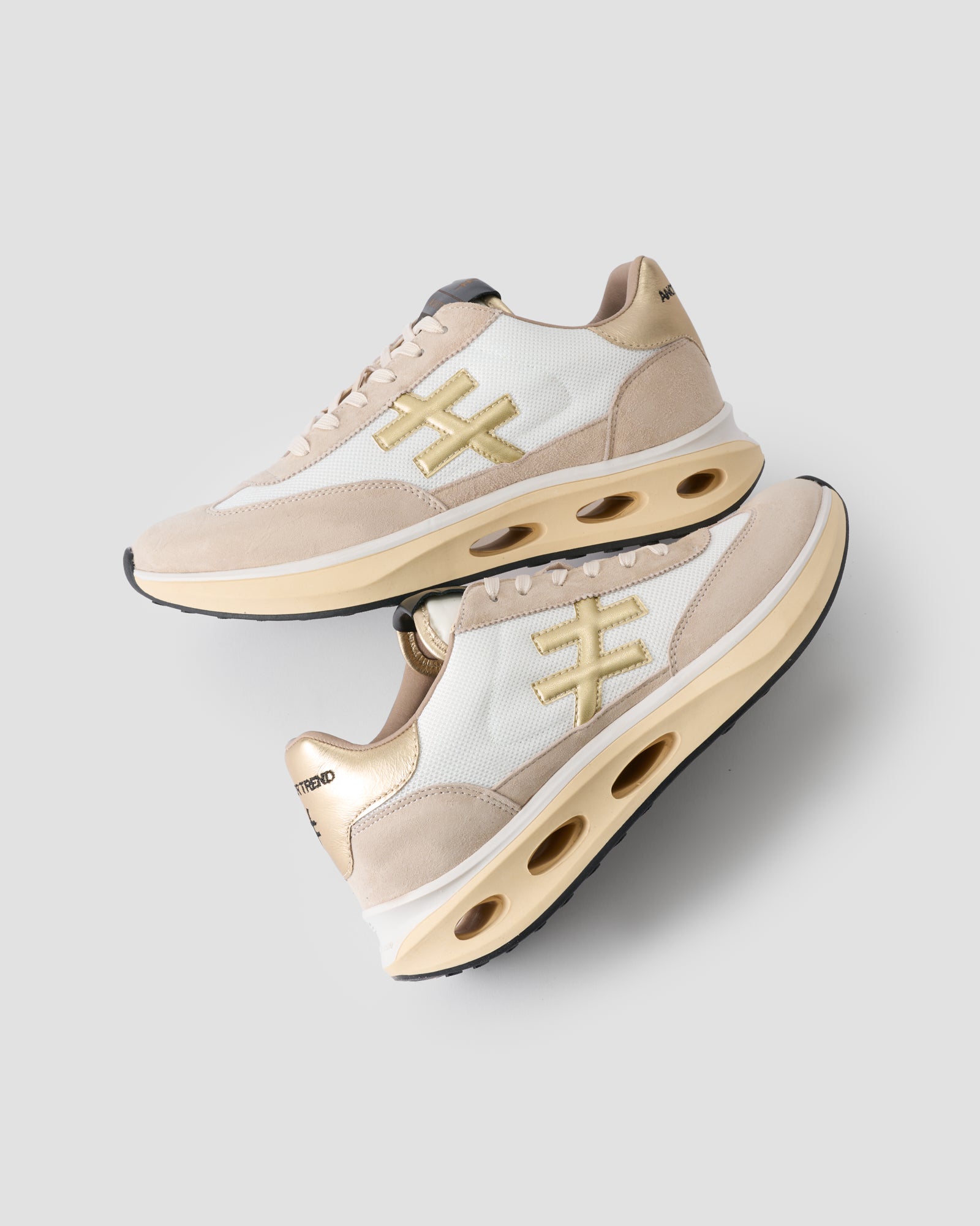 Sneakers con cordones, suela de goma y transpirables