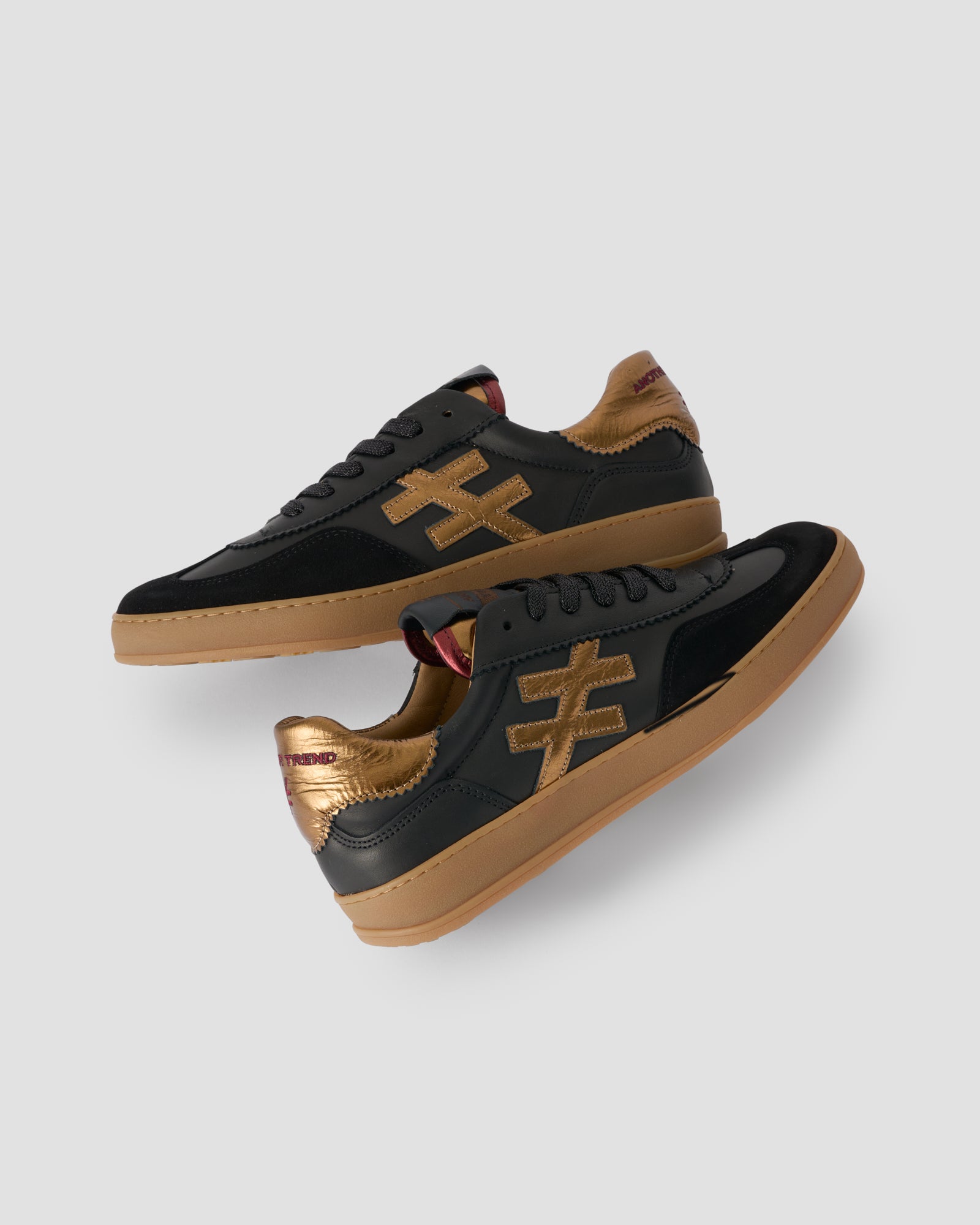 Zapatillas negras con cordones