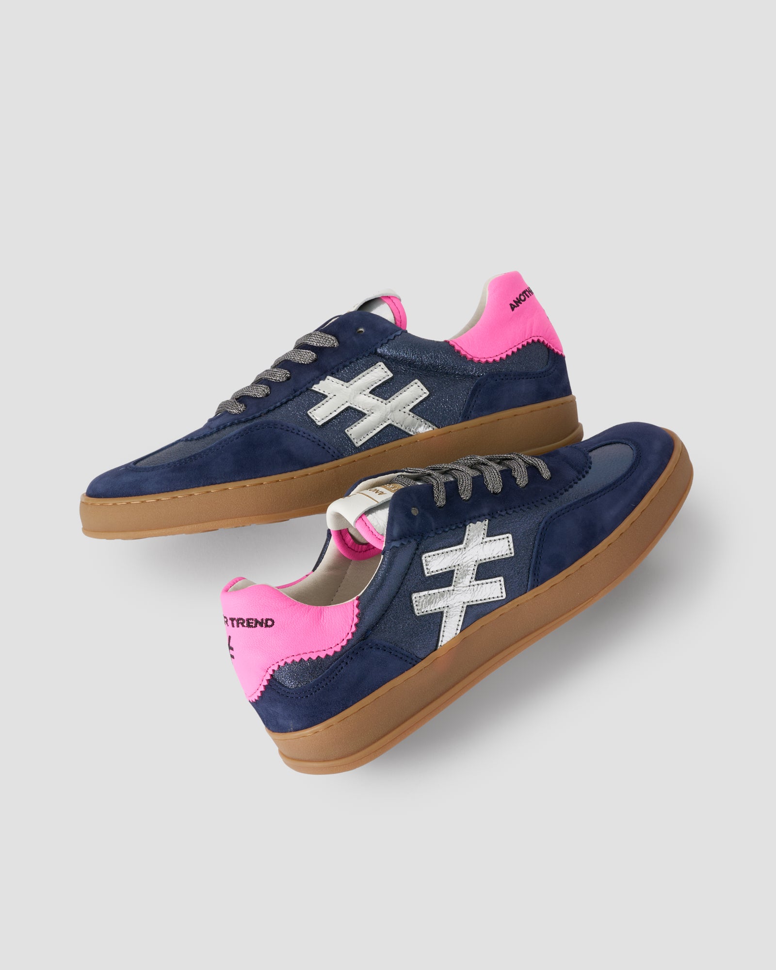 Zapatillas azules con cordones