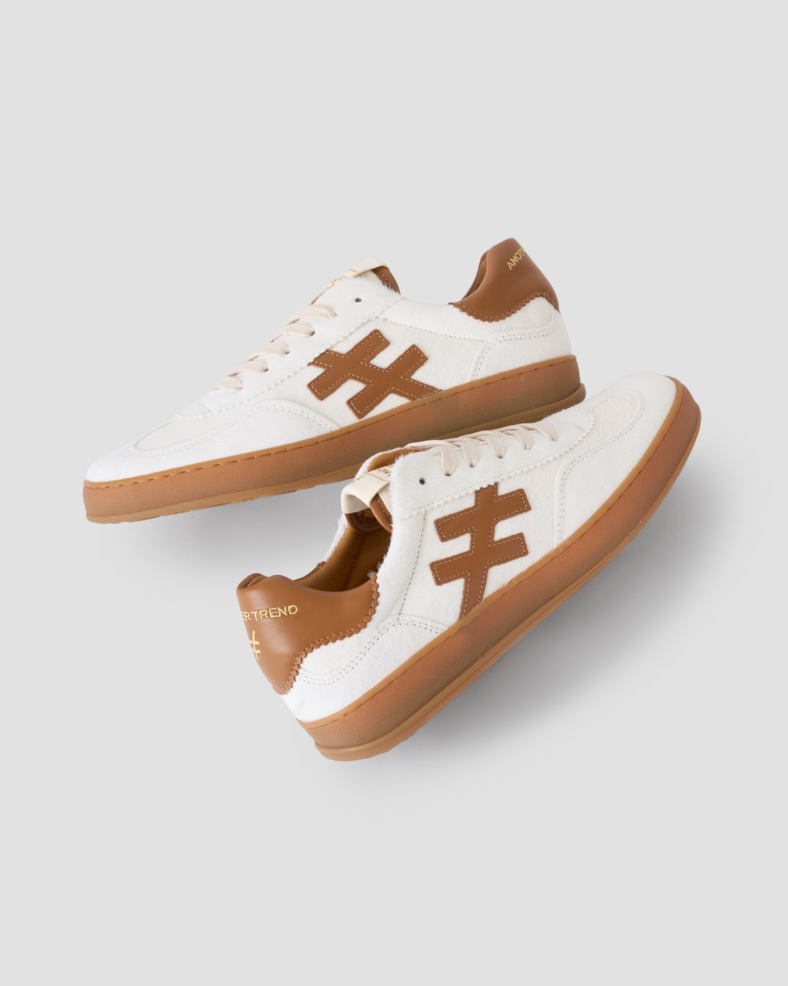 Zapatillas con cordones blancas