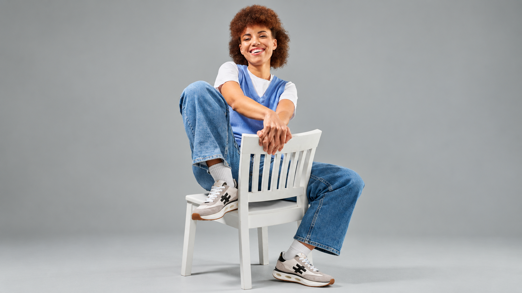 chica2-_sneaker.png